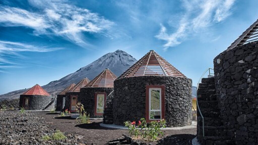 Cha das Caldeiras, volcán, cabañas, casas de piedra, isla de Fogo, Cabo Verde