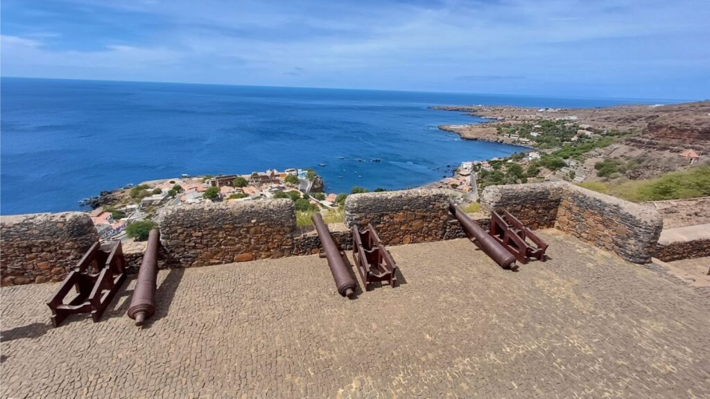 Fuerte Real de San Felipe, fortaleza en Cabo Verde. cañones, mar, vistas