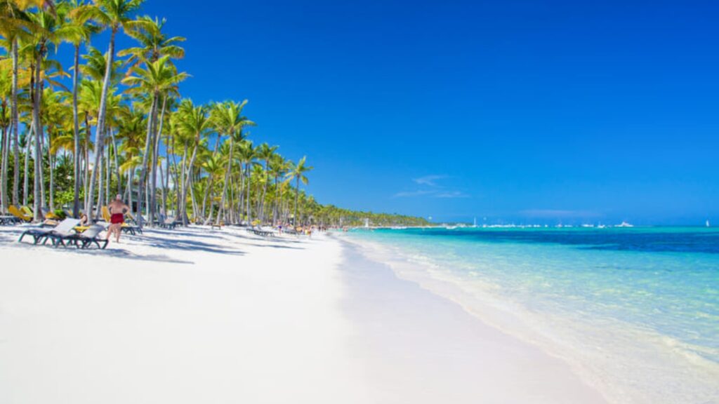 Playa Bávaro, agua azul y transparente, palmeras, vacaciones, palmeras, arena blanca