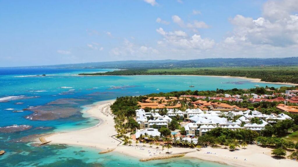 Puerto de la plata, República Dominicana, playa, casas, resort, vegetación 