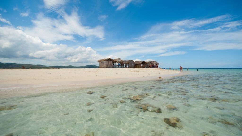 Punta Rucia, República Dominicana, agua transparente, mar, casitas, turistas, arena blanca, paraíso